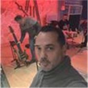 Doy clases Online de guitarra para principiantes o nivel avanzado tengo una larga esperiencia como Músico. He hecho giras con Raimundo Amador, Rosana, El Arrebato, Kiko & Shara, Triana y un largo etc