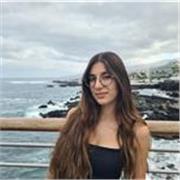 Soy una maestra dedicada y creativa, que enseña a niños y niñas de hasta 6 años usando un enfoque sencillo y cercano.