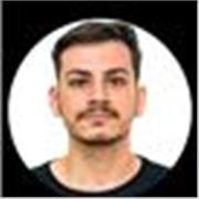 Trabajador administrativo/fiscal imparte clases a trabajadores y estudiantes para entender mejor las materias de este ámbito