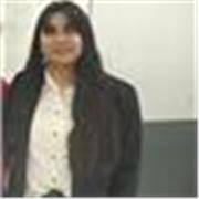 Profesora de educacion tecnologica imparte clases a alumnos de todas las edades