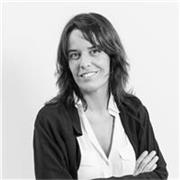 Licenciada en filología inglesa (literatura) y Arte dramatico.