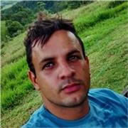 Sei alla ricerca di un insegnante di portoghese, sono Brasiliano, si vuoi parlare e imparare portoghese da vero sto qui.