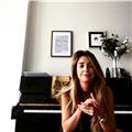 Profesora licenciada en interpretación pianistica y especializada en máster de pedagogía, music management e interpretación solista ofrece clases de piano a todos los niveles en la comunidad autónoma de cantabria