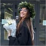 Ciao! Sei alla ricerca di un'insegnante giovane ma con esperienza, che si ricordi ancora cosa significa essere studente? Eccomi!