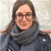 J'ai travaillé comme professeur suppléant en Angleterre pendant deux ans à l'école primaire et secondaire. Je travaille actuellement comme Animatrice Periscolaire