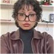 Professeur particulier donnant des cours de mathématiques à des collégiens et collégiennes