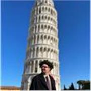 Dottorando di ricerca impartisce lezione in tutti i campi del diritto
