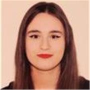 Profesora caracterizada por sus ganas de impartir sus conocimientos idiomáticos, como es el inglés de nivel intermedio. 