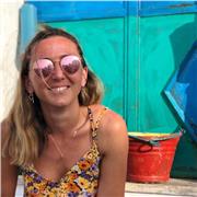 Docente delle scuole superiori impartisce lezioni private di Economia aziendale, italiano e storia