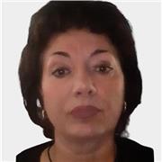 Laureata in materie umanistiche con specializzazione linguistica