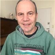 Enseño Piano y guitarra. Tengo mucha experiencia y paciencia