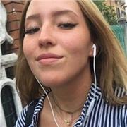 Ragazza universitaria di Filosofia offre lezioni private di inglese, francese, spagnolo, matematica, filosofa od italiano dopo aver raggiunto il diploma linguistico con esito 96/100