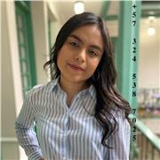 Profesora de piano y guitarra y de otros instrumentos como el ukelele y el bajo