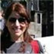 Laureata in lingue e letterature straniere, in scienze politiche, certificazione DITALS e Dalf c1