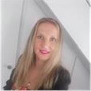 Professeure à l'écoute, patiente,  enthousiaste et sérieuse !