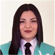 Estudiante de enfermería para dar apoyo a niños de primaria 