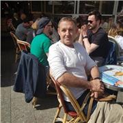 Professeur de mathématiques . Je donne des cours particuliers régulièrement avec des résultats probants