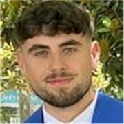 Estudiante que acaba de finalizar sus estudios en el grado de Biología en la Universidad de Granada