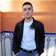 Titulado en Bachillerato ofrece clases de repaso para alumnos de secundaria/bachillerato: Lenguas, Matemáticas, Historia... También curso de Guitarra para principiantes o talleres de poesía