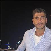 Docente di Photoshop impartisce lezioni a ragazzi provenienti da ogni liceo ed università che vogliono cimentarsi in questo mondo