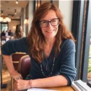 Experienced life coach helping you find clarity, confidence and courage to create meaningful progress.