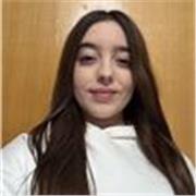 Me defino como una persona amable, paciente, divertida y me encantan los niños pequeños.