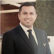 Licenciado en educación física, y entrenador de voleibol