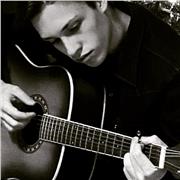 Profesor multi instrumentalista con 10 años de experiencia en guitarra, disponible para todas edades y niveles