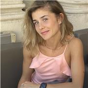 Laureata in Scienze delle attività motorie preventive e adattata, offre lezioni a qualsiasi fascia di età, dai bambini in età evolutiva, adolescenti, adulti e anziani