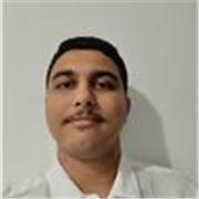 Prof donnant des cours en maths expliqués facilement