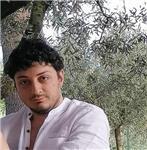 Diplomato di liceo classico e laureato magistrale in scicom impartisce lezioni di italiano, latino, storia e geografia