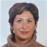 Profesora de inglés bilingue, cualificada y con 20 años de experiencia impartiendo clases a niños de primaria, jóvenes y adultos. 
Clases individuales o en grupo