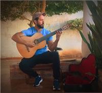 Profesor de: Guitarra Clásica, Pop, Rock, Baladas, acustica. / Lenguaje musical / Armonía / Historia de la Música