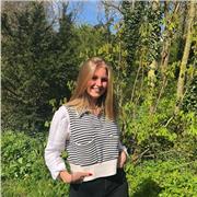 Tutrice pour aide aux devoirs et soutien scolaire à tous niveaux. Je peux également donner des cours de français et autres matières