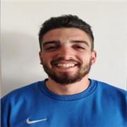 Profesor de biología que imparte clases a niños y niñas de todas las edades