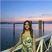 Studentessa al terzo anno di giurisprudenza, diplomata al liceo linguistico