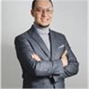 Enseignant diplômé, j’accompagne les adultes en français en ligne, avec bienveillance et pratique orale.