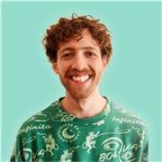 Licenciado en Composición Musical y Jazz, enseña piano, improvisación, teoría musical aplicada y fundamentos del jazz