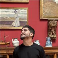 Profesor de Artes Visuales, con perfil especializado en la pintura académica, la restauración y la historia del arte