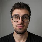 Prof à distance donne des cours d'informatique, du binaire au développement web. Monter un projet de A à Z avec les bons outils