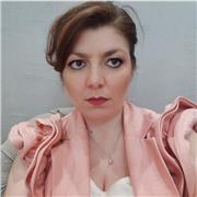 Docente impartisce lezioni di matematica alle medie e chimica biologia superiori