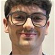 Chico paciente con ganas de enseñar a otras personas el español, catalán  y asignaturas de primaria y matemáticas