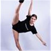 Aulas de Dança baseadas nas modalidades jazz e contemporâneo, do básico ao avançado, no conforto e praticidade do seu lar!