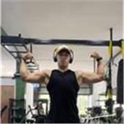 Profesor fitnes apto para todas las edades y condiciones físicas 