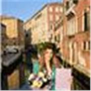 Studentessa universitaria laureata tedesco e spagnolo al corso Lingue Letterature e mediazione culturale presso l‘Università di Padova; attualmente studentessa magistrale di Linguistica educativa presso l’Università Ca’ Foscari di Venezia. In possesso di