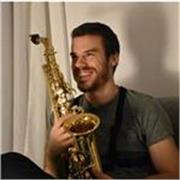 ¡Aprende Saxofón con Pasión y Técnica! Profesor con mucha experiencia ofrece clases de saxofón para todos los niveles, disfruta!