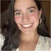 Profesora casi titulada de Educación Primaria con mención en PT y experiencia de tres años de prácticas en diversos colegios. 