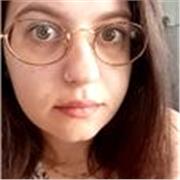 Laureata in filosofia contemporanea impartisce lezioni private di filosofia e materie umanistiche