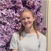 Englisch Tutor, der Kinder aller Altersgruppen unterrichtet. English tutor for all ages