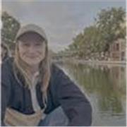 Passionnée par la langue française, j’aide mes élèves à progresser avec bienveillance et pédagogie